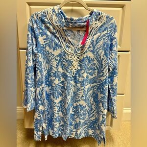 Lilly Pulitzer Blue and Cream Floral Resort tunic